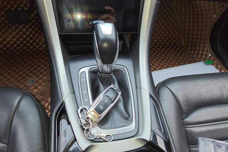 Used Ford Mondeo 2013 2.0L GTDi 200 Fashion Edition Gear Lever