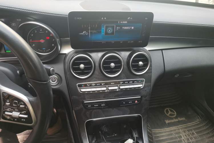 Used Mercedes-Benz C-Class 2019 C 260 L Sport Edition Audio And AC Panel