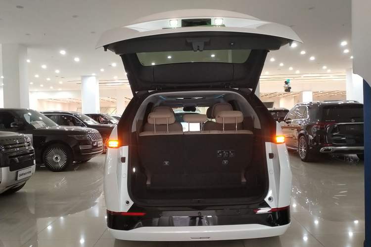 Used XPeng X9 2025 740 Ultra-Long Range Max
