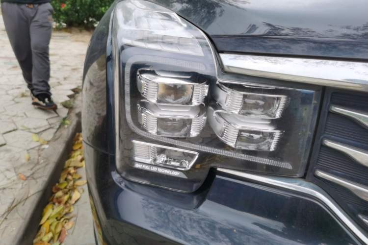 Used GAC Trumpchi GS8 2017 320T Two-Wheel Drive Luxury Smart Connectivity Version (7 Seats) Right Front Headlight