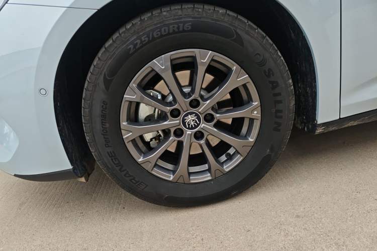 Used BYD Qin L 2025 DM-i Smart Drive 80KM Leading Model
