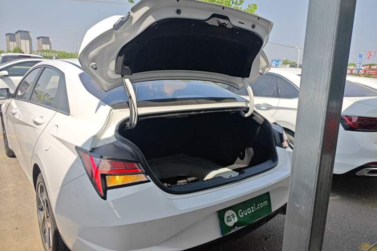 Used Hyundai Elantra 2021 1.5L CVT LUX Prestige Edition