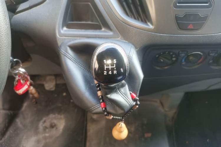 Used Ford Transit 2017 2.0T Gasoline Multi-Purpose Commercial Vehicle Short Wheelbase Low Roof China V Standard