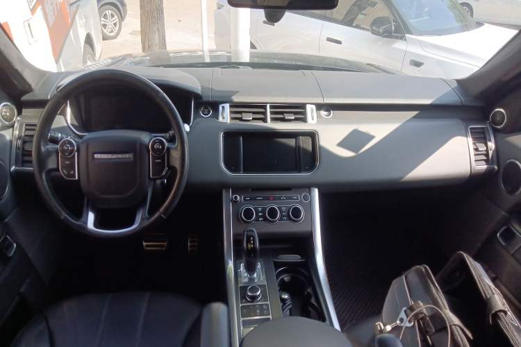 Used Land Rover Range Sport 2014 3.0 SC V6 HSE DYNAMIC Center Console