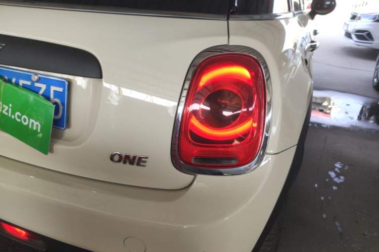 Used MINI 2018 1.5T ONE Five-Door Edition Right Rear Taillight
