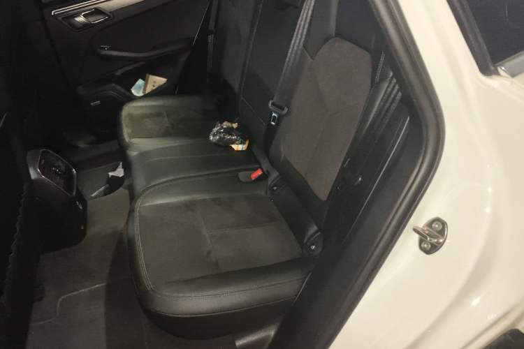 Used Porsche Macan 2021 Macan 2.0T Left Rear Seat