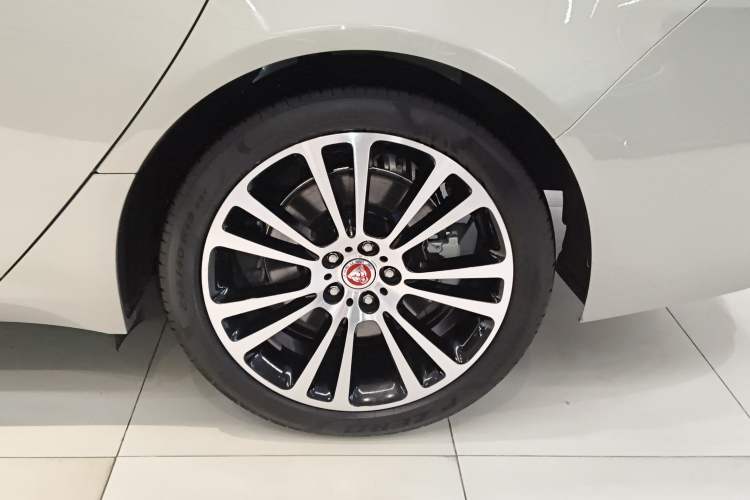 Used Jaguar XFL 2024 2.0T P250 Two-Wheel Drive Prestige Luxury Edition
