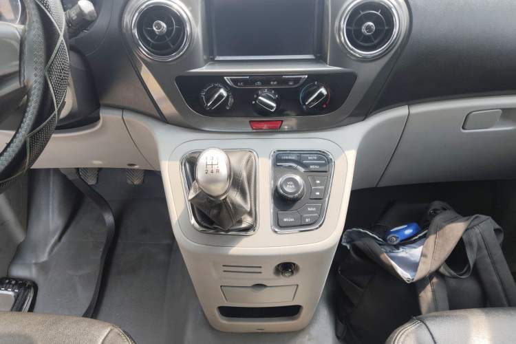 Used JAC Refine M3 2016 IKEA Edition 1.6L Luxury Smart Model Gear Lever