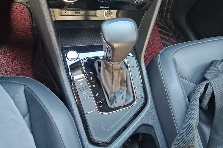 Used Volkswagen Tiguan L 2018 330TSI Automatic Two-Wheel Drive Luxury Edition
