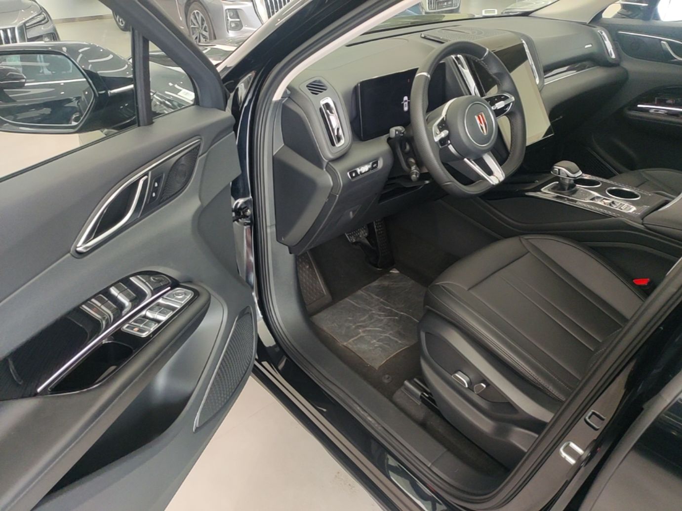 Hongqi HS3 PHEV 2025 Model 117km Jingwei Edition — снимка 18
