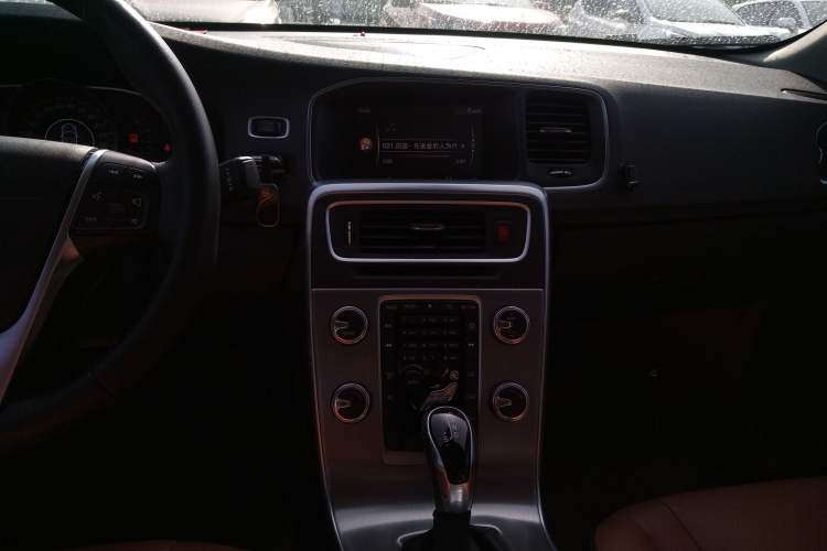 Used Volvo S60 2018 S60L T3 Smart Progress Edition Audio And AC Panel