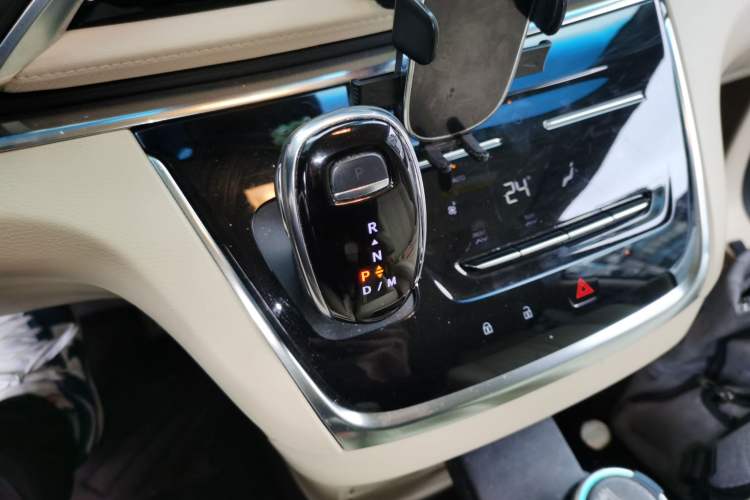 Used Buick GL8 2023 Facelifted Land Cruiser Executive Luxury Version