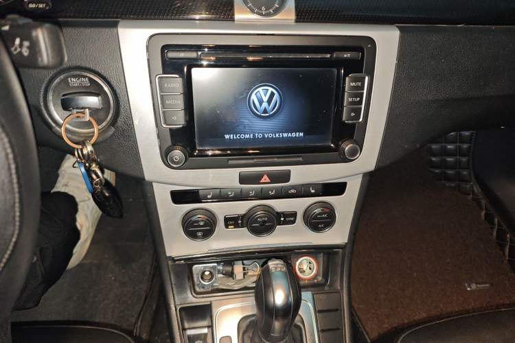 Used Volkswagen Magotan 2013 1.8TSI Luxury Model Audio And AC Panel