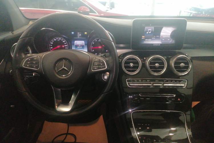 Used Mercedes-Benz GLC 2017 GLC 260 4MATIC Luxury Model
