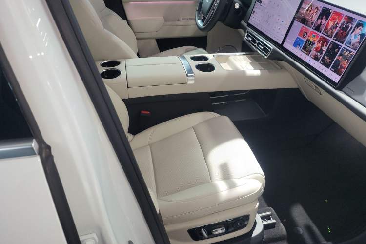 Used Li Auto L8 2025 Ultra Smart Refreshed Edition
