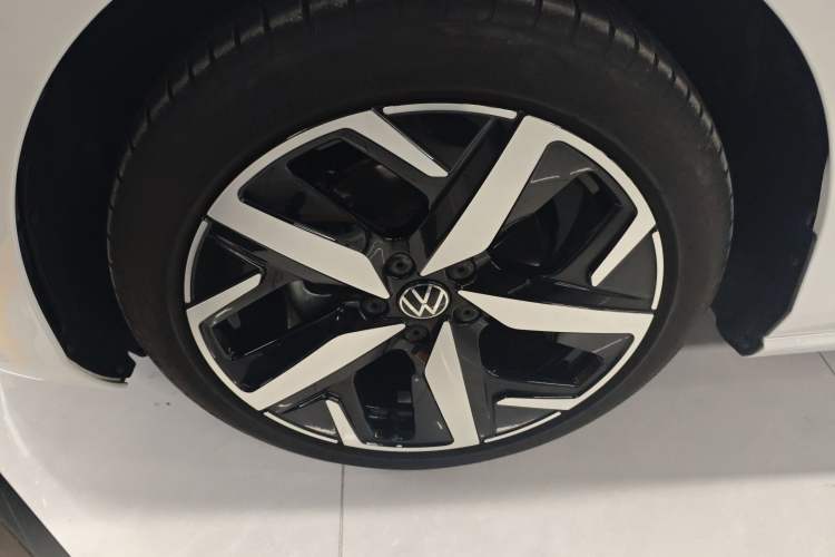 Used Volkswagen Lamando 2025 Lavida L 280TSI DSG Cool & Spicy Edition Left Front Wheel Hub