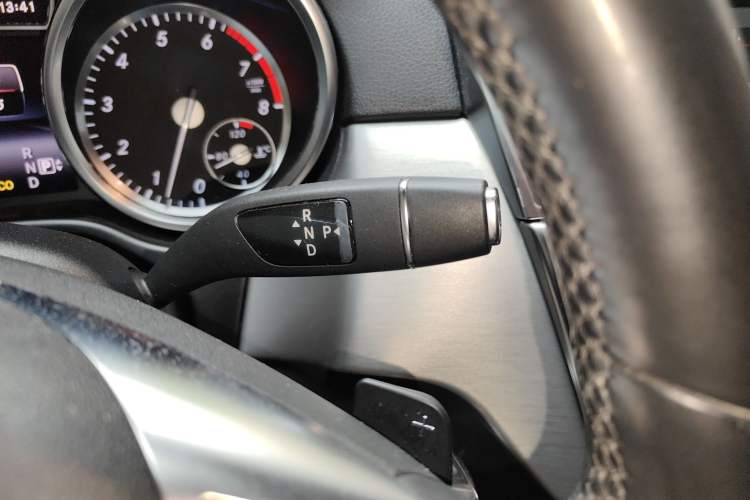 Used Mercedes-Benz M-Class 2015 ML 320 4MATIC Gear Lever