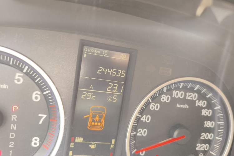 Used Honda CR-V 2007 2.4L automatic four-wheel drive Prestige Edition Odometer Close Up