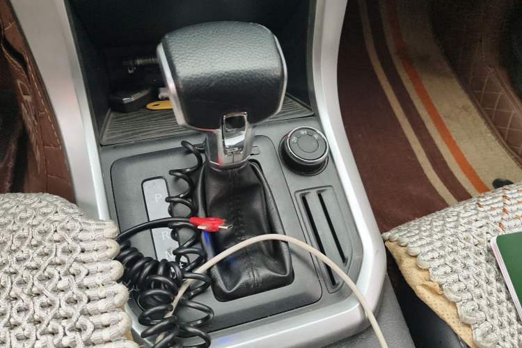 Used SAIC MAXUS T70 2021 2.0T Diesel Automatic 4x4 Elite Version with Long Bed and High Ground Clearance Gear Lever