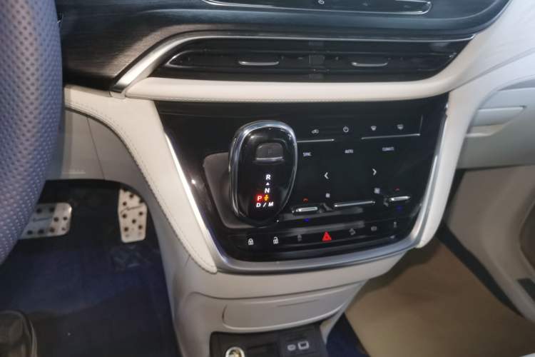 Used Buick GL8 2020 Avenir Avia Four-Seat Luxury Edition
