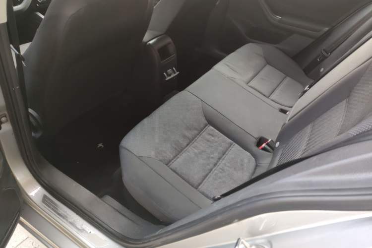 Used Volkswagen Sagitar 2015 1.6L Manual Fashion Edition
