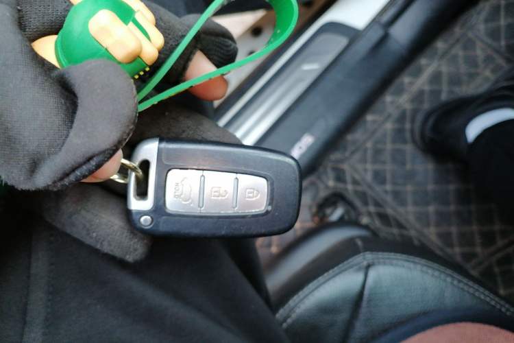 Used Kia Sorento 2012 2.4L Gasoline Luxury Edition