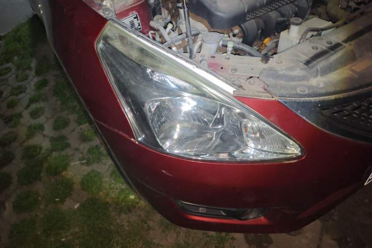 Used Nissan Tiida 2011 1.6L CVT Smart Version Right Front Headlight