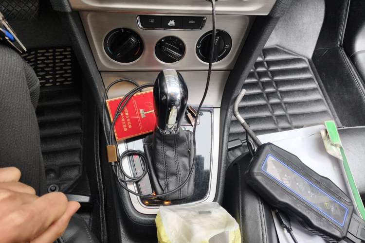 Used Volkswagen Lavida 2013 Restyled Classic 1.6L Automatic Comfort Edition Gear Lever