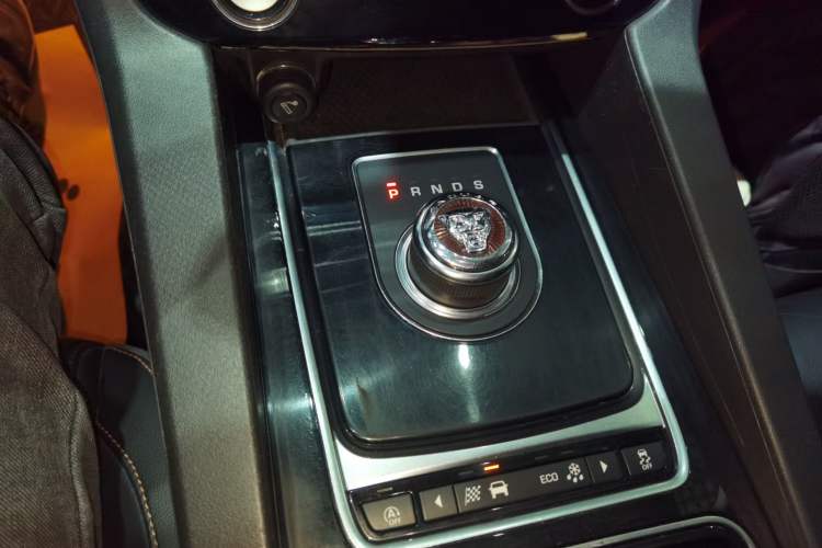 Used Jaguar F-PACE 2018 2.0T Four-Wheel Drive Urban Luxury Edition