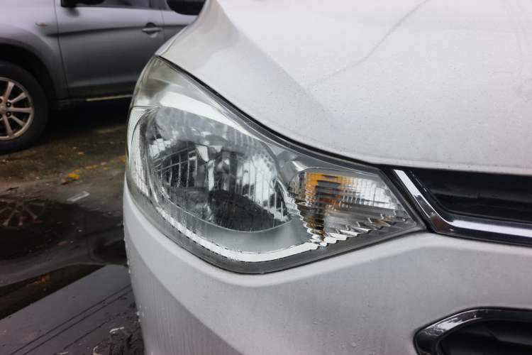 Used Chevrolet Sail 2015 Sail 3 1.3L AMT Ideal Edition Right Front Headlight