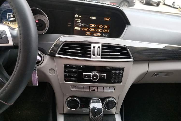 Used Mercedes-Benz C-Class 2011 C 200 CGI Fashion Model Audio And AC Panel