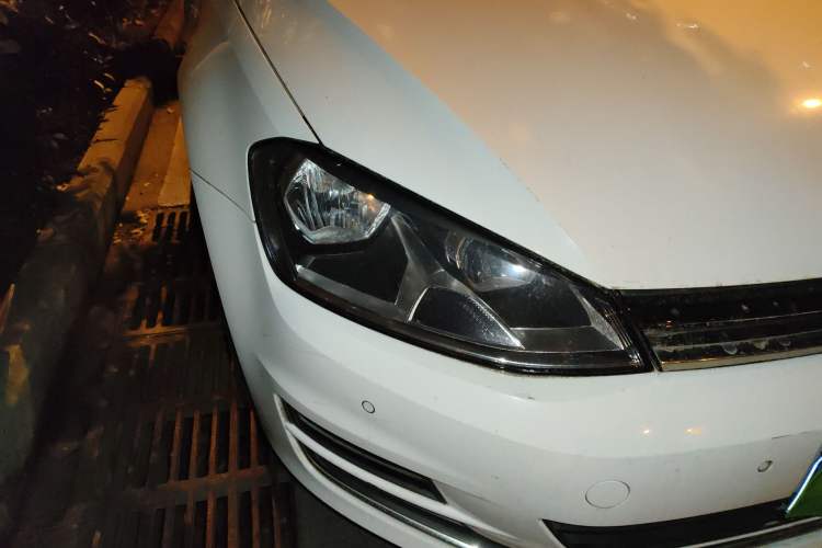 Used Volkswagen Golf 2017 1.6L Automatic Comfort Million-Vehicle Anniversary Edition
