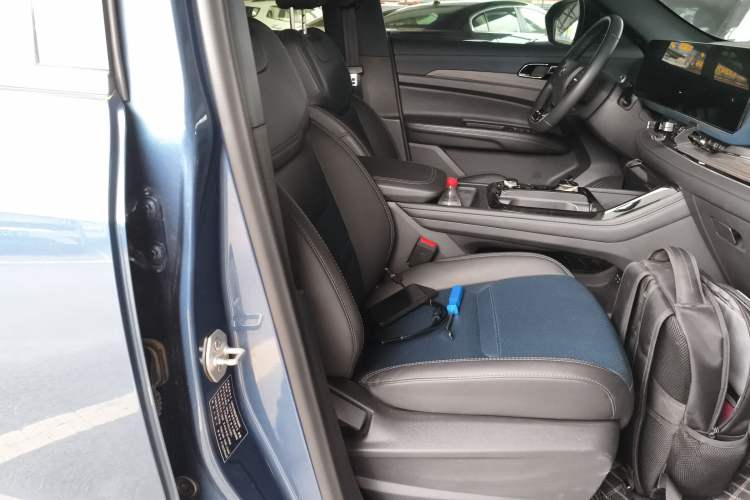 Used Ford Equator Sport 2023 EcoBoost 170 Premier Edition Right Front Seat