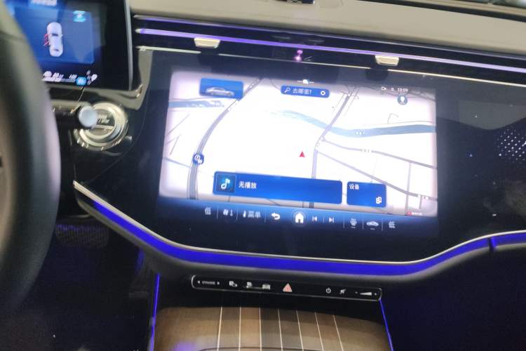 Used Mercedes-Benz E-Class New Energy 2024 E 350 e L Plug-in Hybrid Sedan Audio And AC Panel