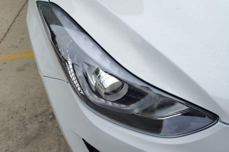 Used Hyundai Elantra (5th Generation / Langdong) 2016 1.6L Manual Luxury Model Right Front Headlight