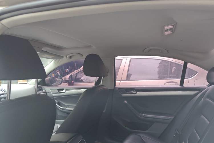 Used Volkswagen Sagitar 2017 180TSI Automatic Luxury Edition Headliner