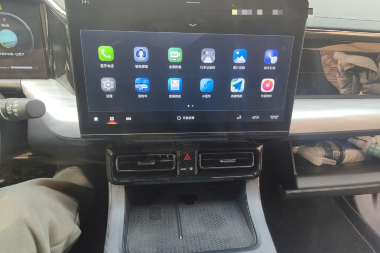 Used GAC Trumpchi GS8 2022 Dual-Engine Series 2.0TM Four-Wheel Drive Flagship Edition (7 Seats) Audio And AC Panel