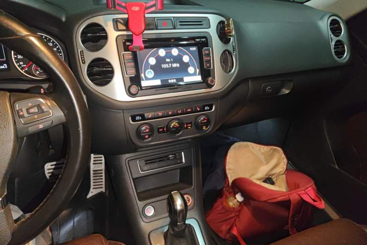 Used Volkswagen Tiguan 2015 1.8TSI Automatic Two-Wheel Drive Luxury Model Audio And AC Panel