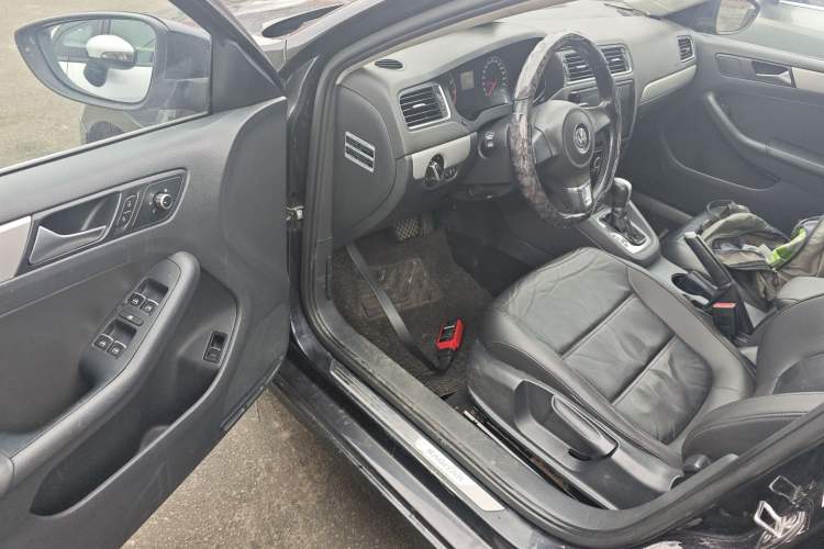 Used Volkswagen Sagitar 2014 1.6L Automatic Comfort Model Driver Seat