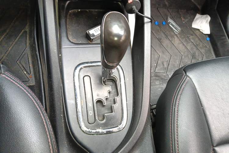 Used CHANGAN CS35 2016 1.6L Automatic Luxury Model China V Standard Gear Lever