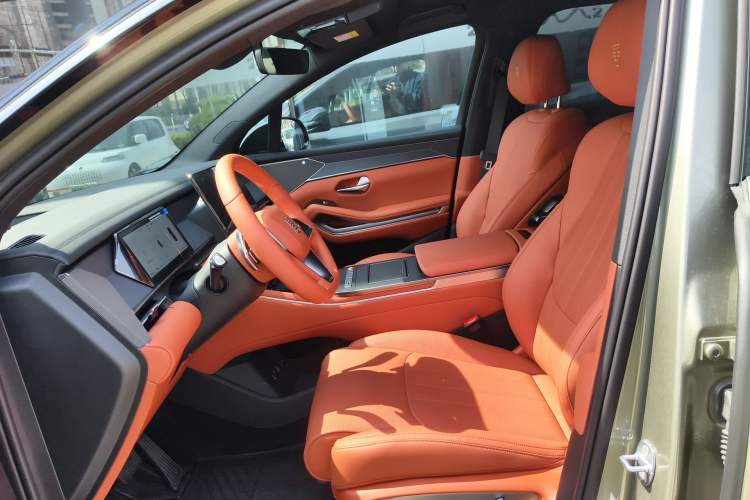 Used BYD Tang L 2025 EV 670KM LiDAR Flagship Version Left Front Seat