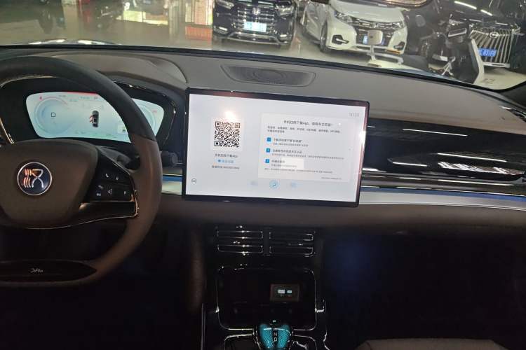 Used BYD Han 2023 EV Champion Edition 605KM Front-Drive Premium Model Audio And AC Panel