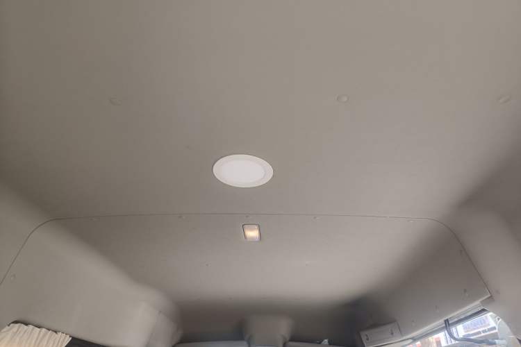 Used SAIC MAXUS Xintu V80 2019 2.5T Classic AMT Aoyuntong Short Wheelbase Mid-Roof 5/6-Seater Headliner