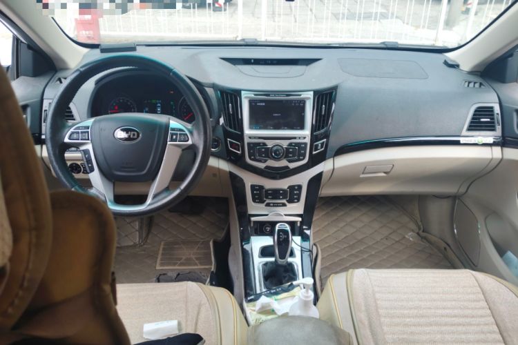 Used BYD e5 2017 300 Prestige Edition Center Console