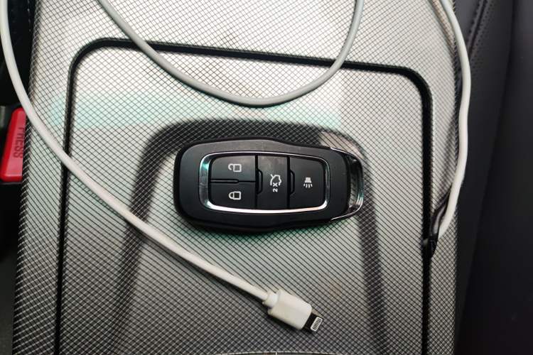 Used Luxgen U6 SUV 2015 2.0T ZhiZun Model