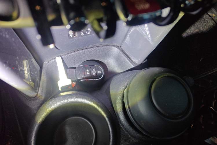 Used MINI 2016 1.5T COOPER Five-Door Edition Vehicle Key