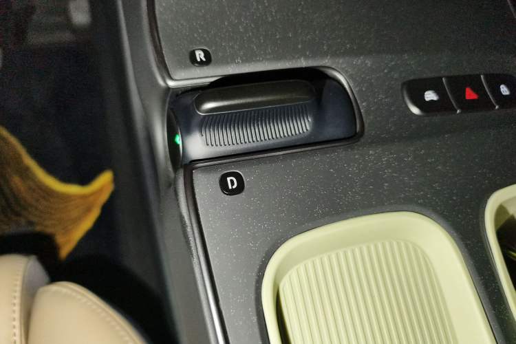 Used Nio ET5T 2024 75kWh Touring Gear Lever