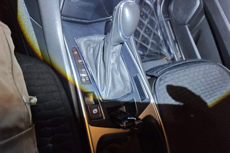 Used Cadillac SRX 2014 3.0L Comfort Model Gear Lever