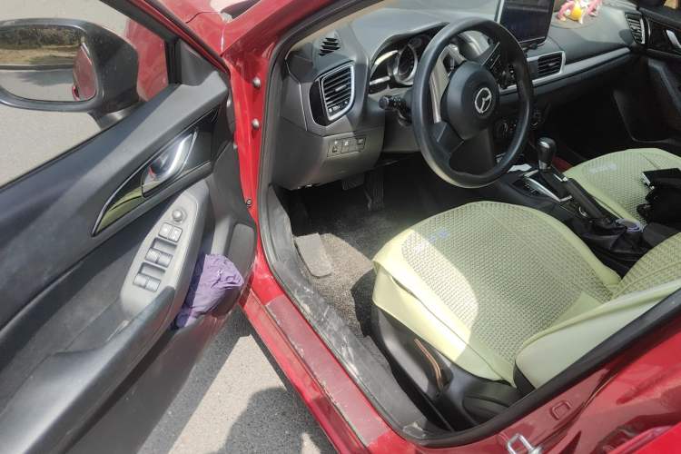 Used Mazda 3 Axela 2016 Sedan 1.5L Automatic Comfort Model