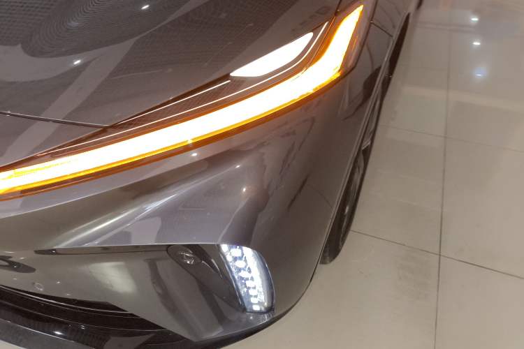 Used Rising R7 2023 Rear-Drive Screen King Pro Edition